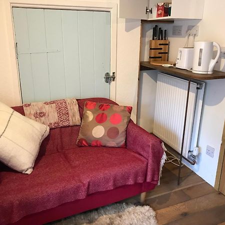 Appartement Tiny Cosy Snug à Manorowen Extérieur photo