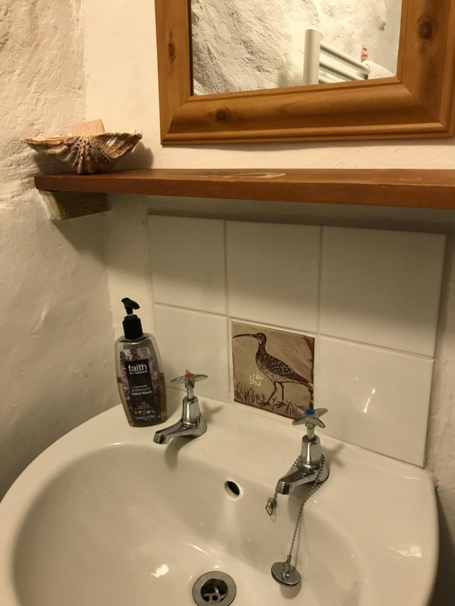 Appartement Tiny Cosy Snug à Manorowen Extérieur photo